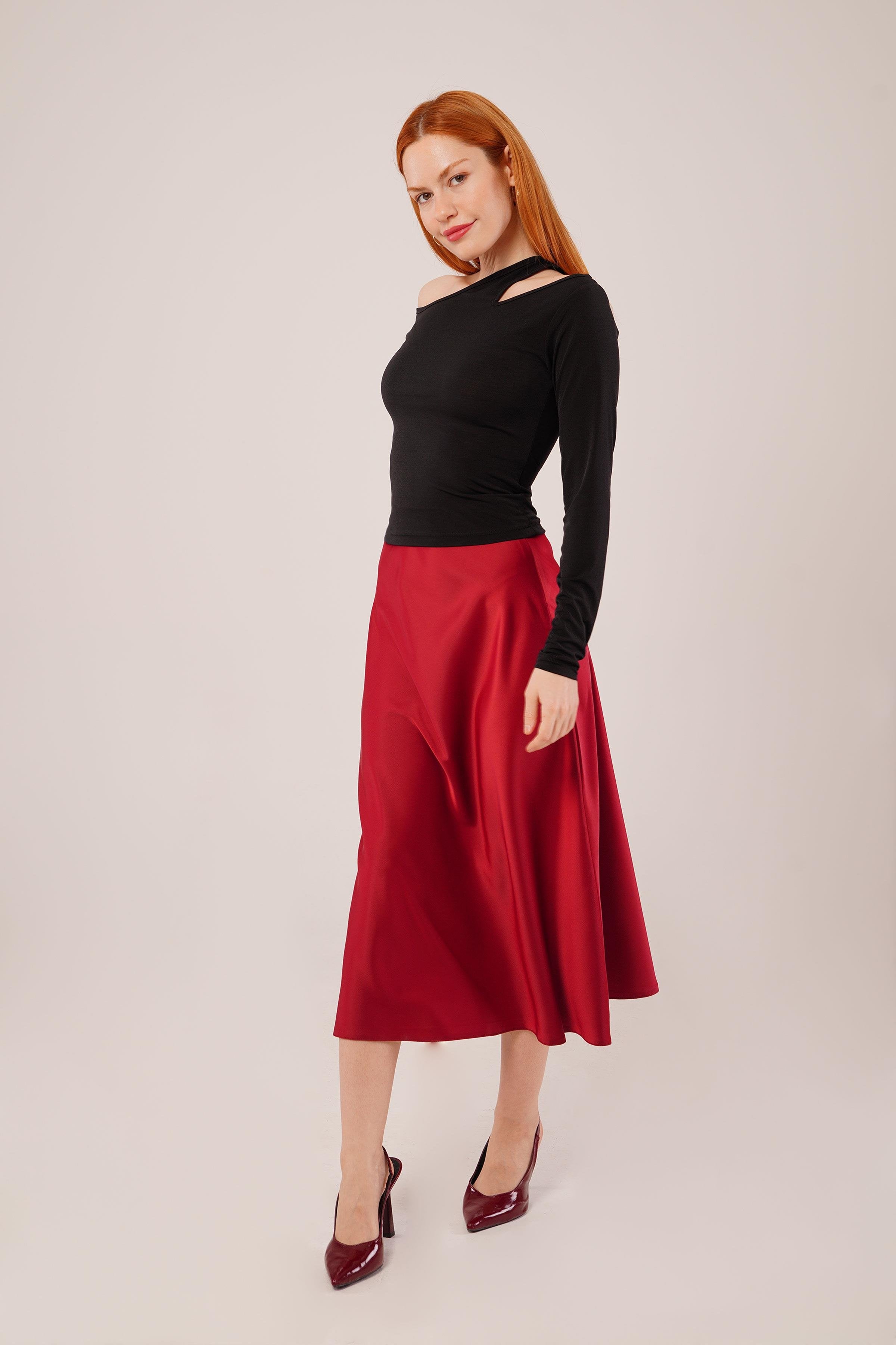 Aurelia – Μαύρη Μπλούζα με Cut-out Ώμο