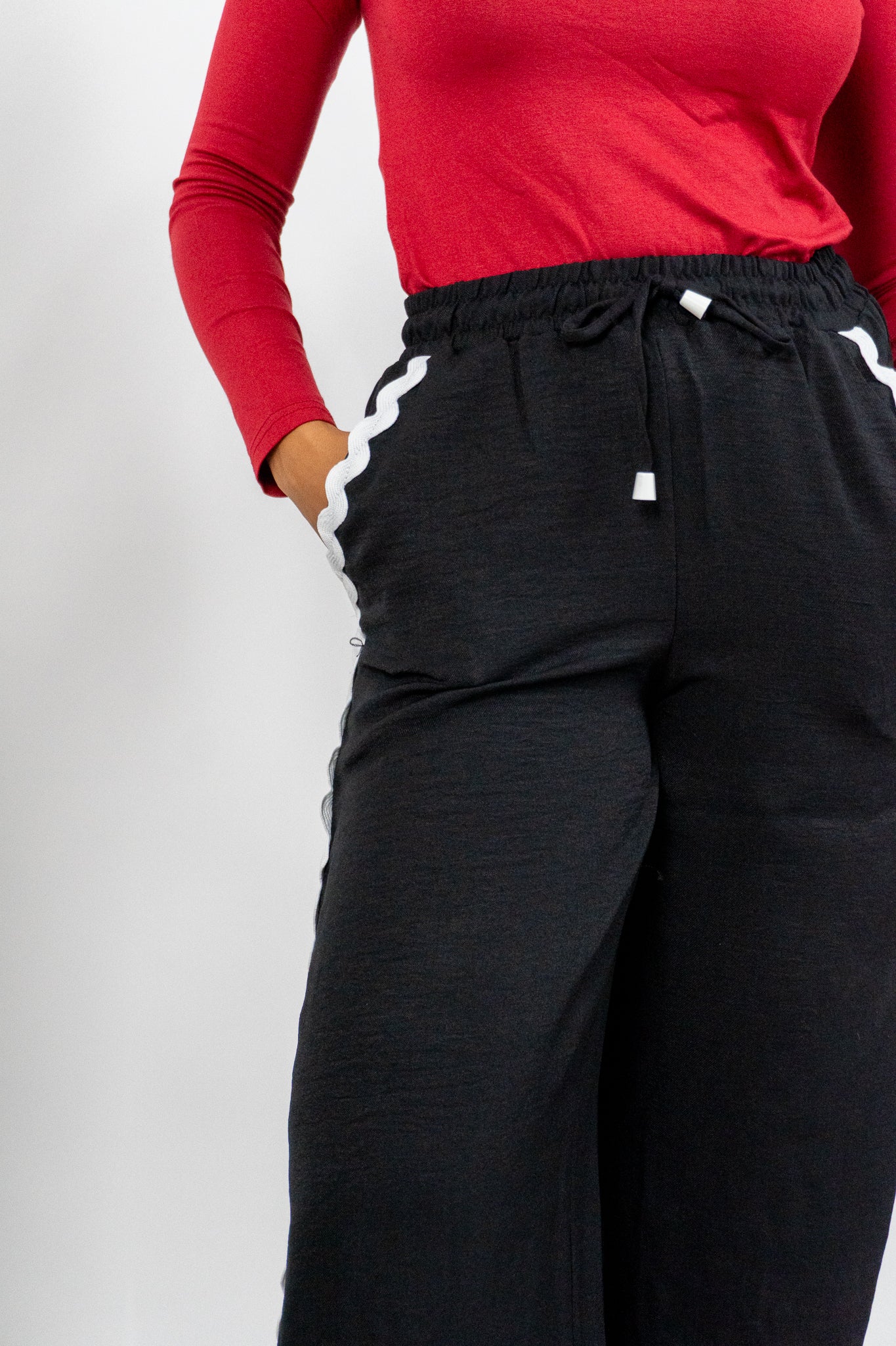 Cintara – Μαύρο Παντελόνι με Λευκή Λεπτομέρεια