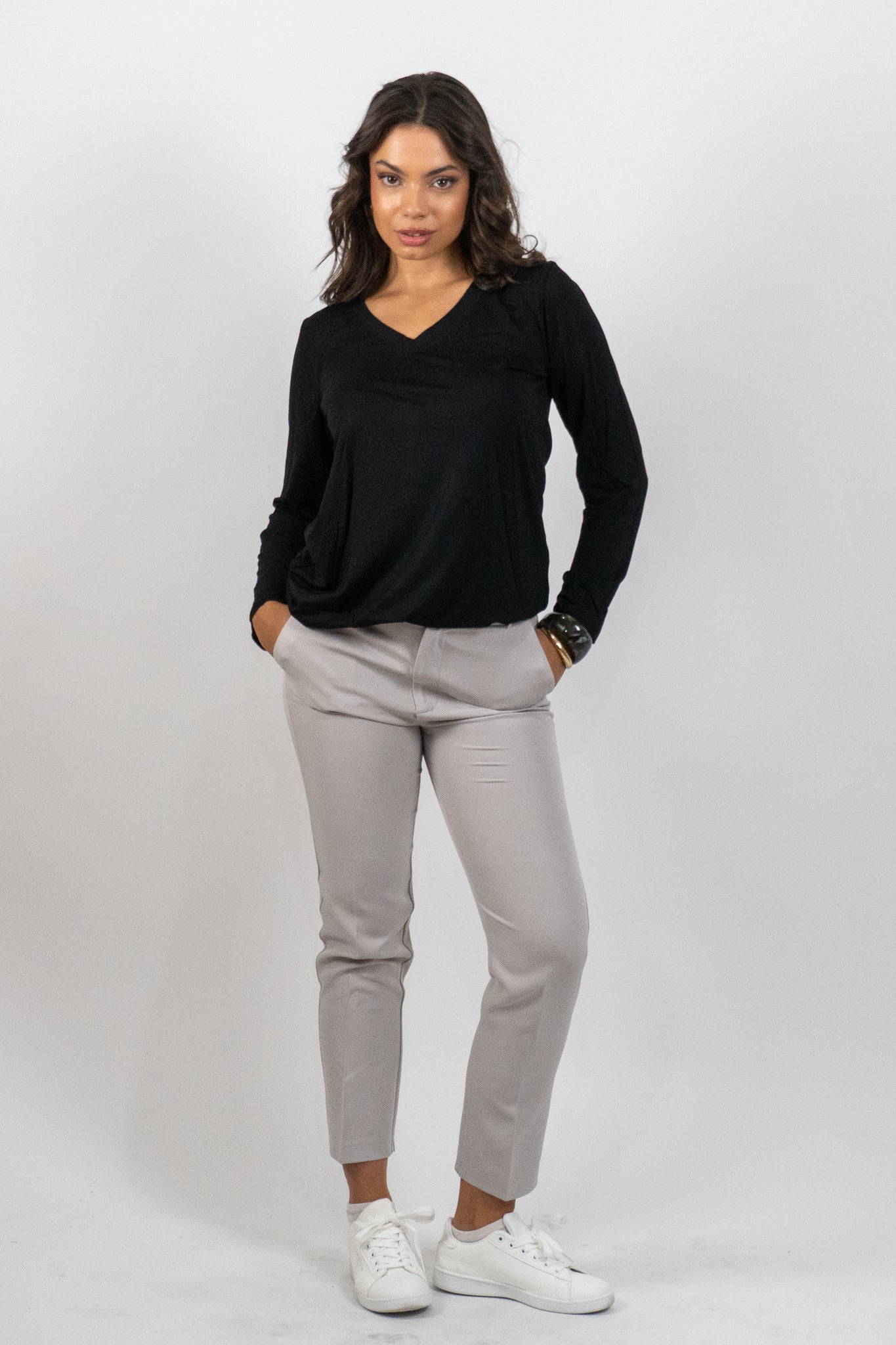 Meloria – Μαύρη Μπλούζα με V Λαιμόκοψη