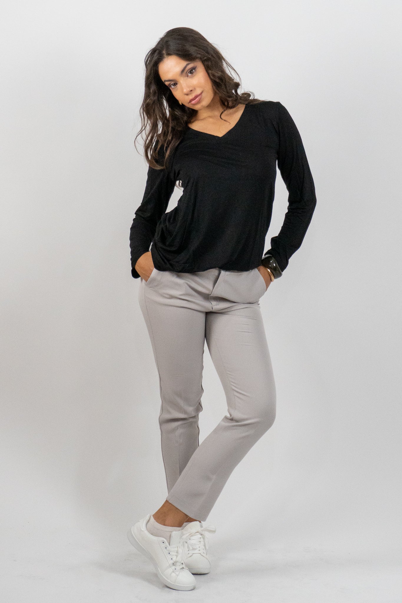 Meloria – Μαύρη Μπλούζα με V Λαιμόκοψη