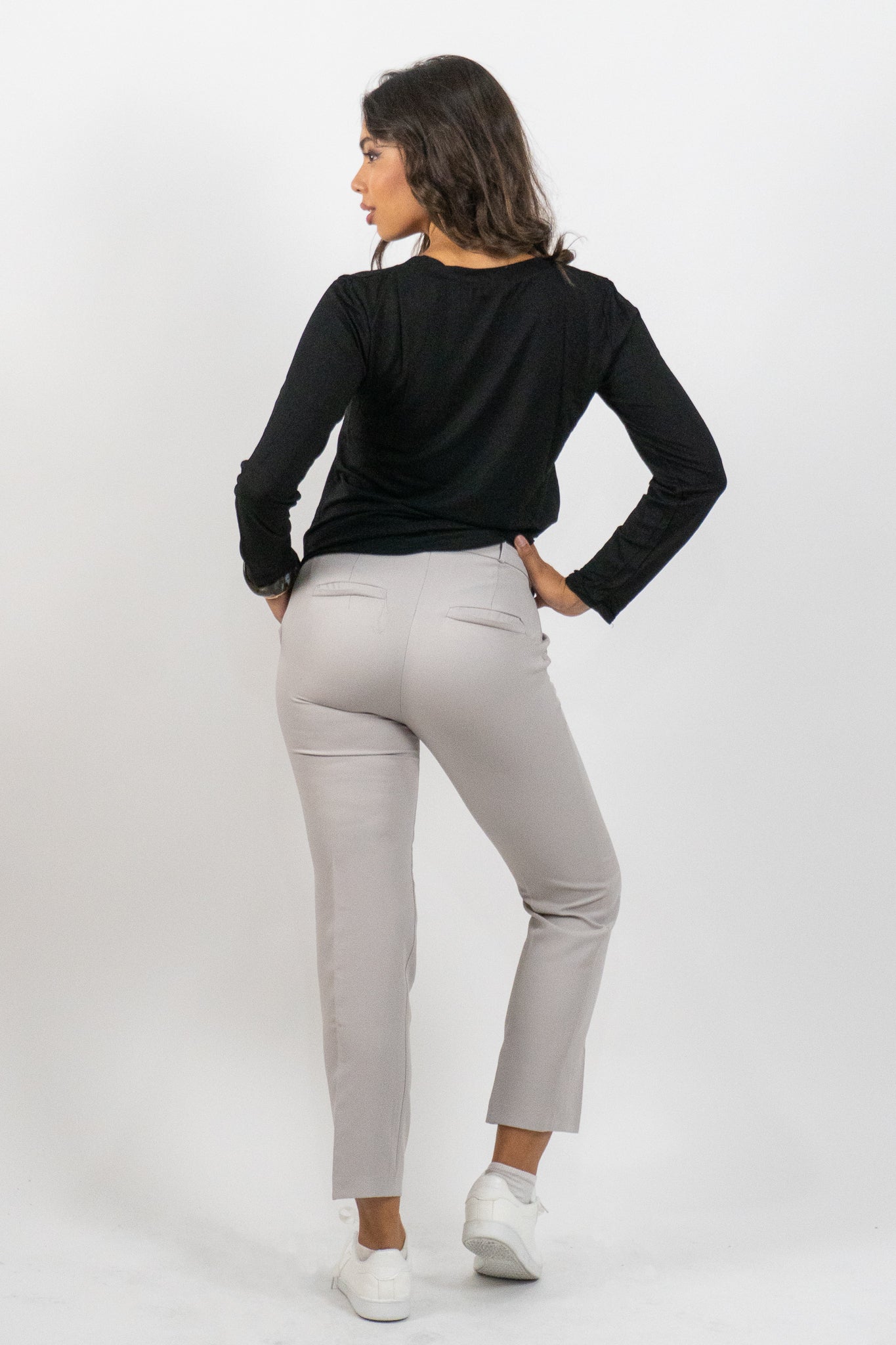 Meloria – Μαύρη Μπλούζα με V Λαιμόκοψη