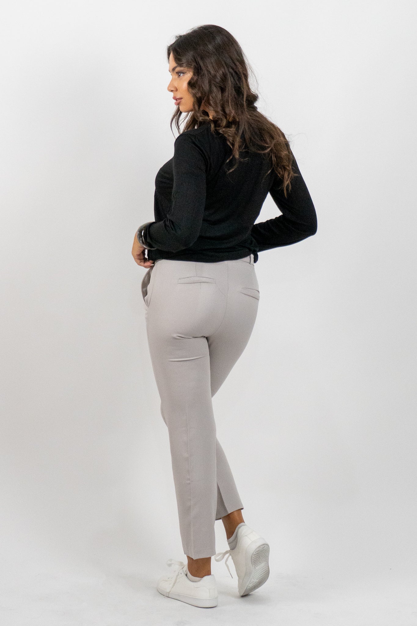 Meloria – Μαύρη Μπλούζα με V Λαιμόκοψη