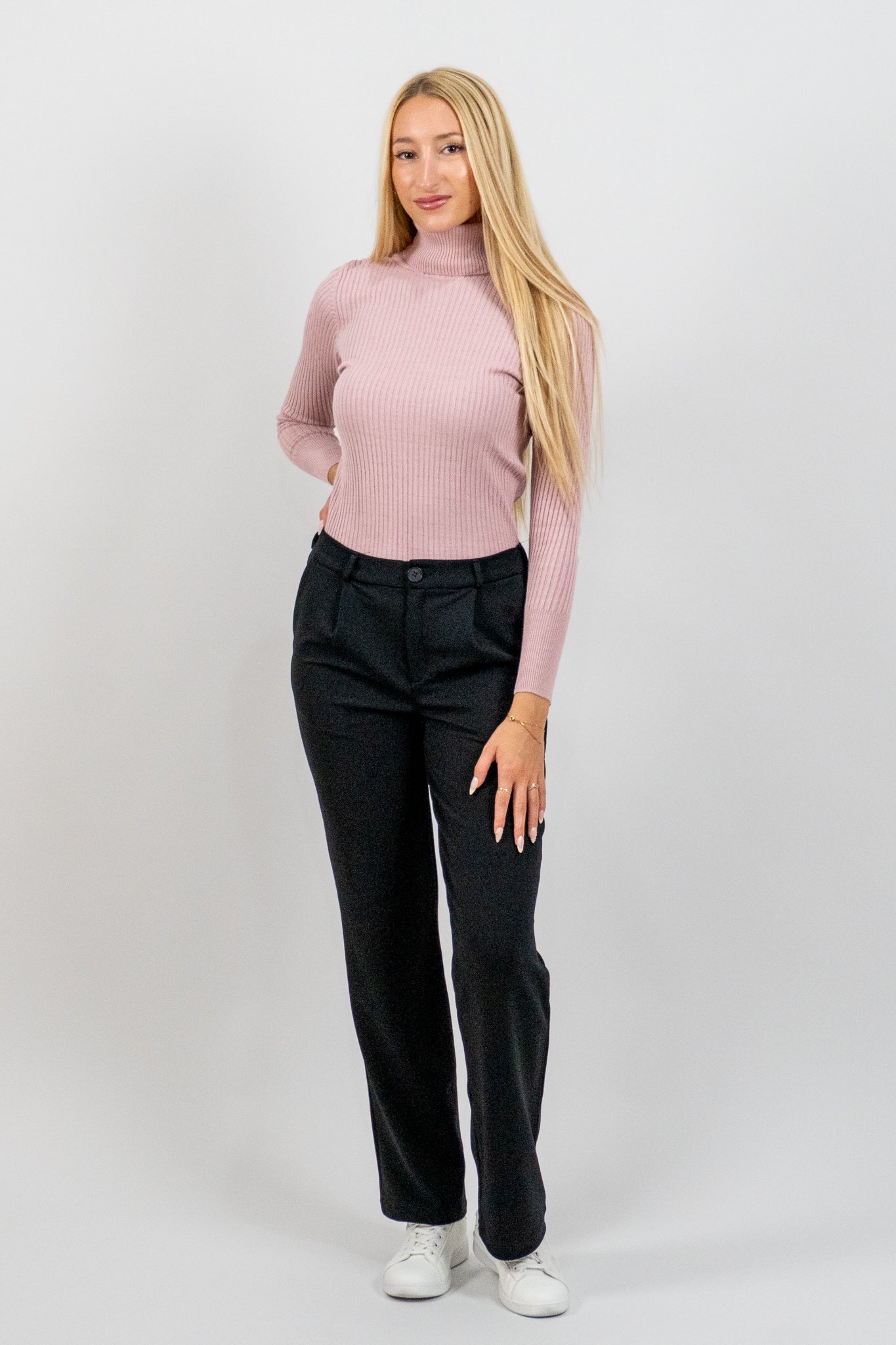 Rosavia – Ριπ Πουλόβερ με Ζιβάγκο