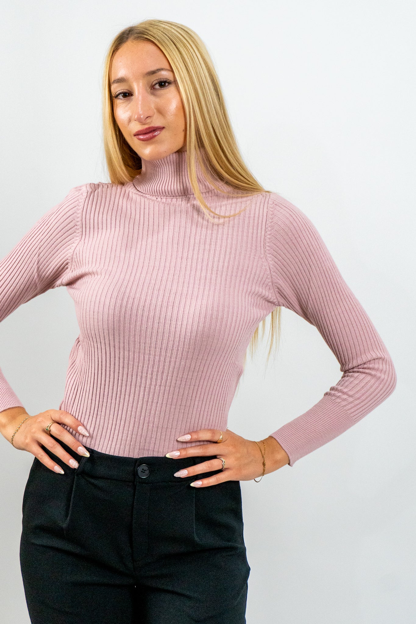 Rosavia – Ριπ Πουλόβερ με Ζιβάγκο