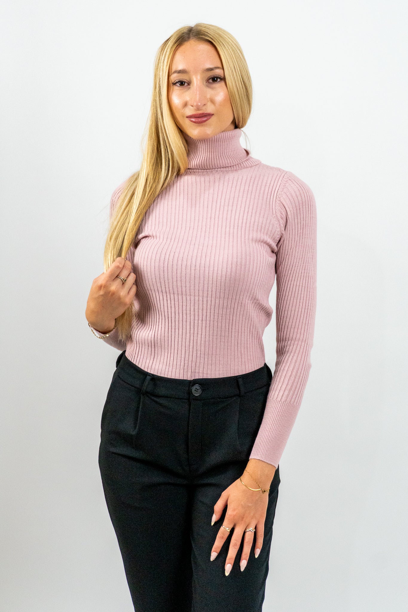 Rosavia – Ριπ Πουλόβερ με Ζιβάγκο