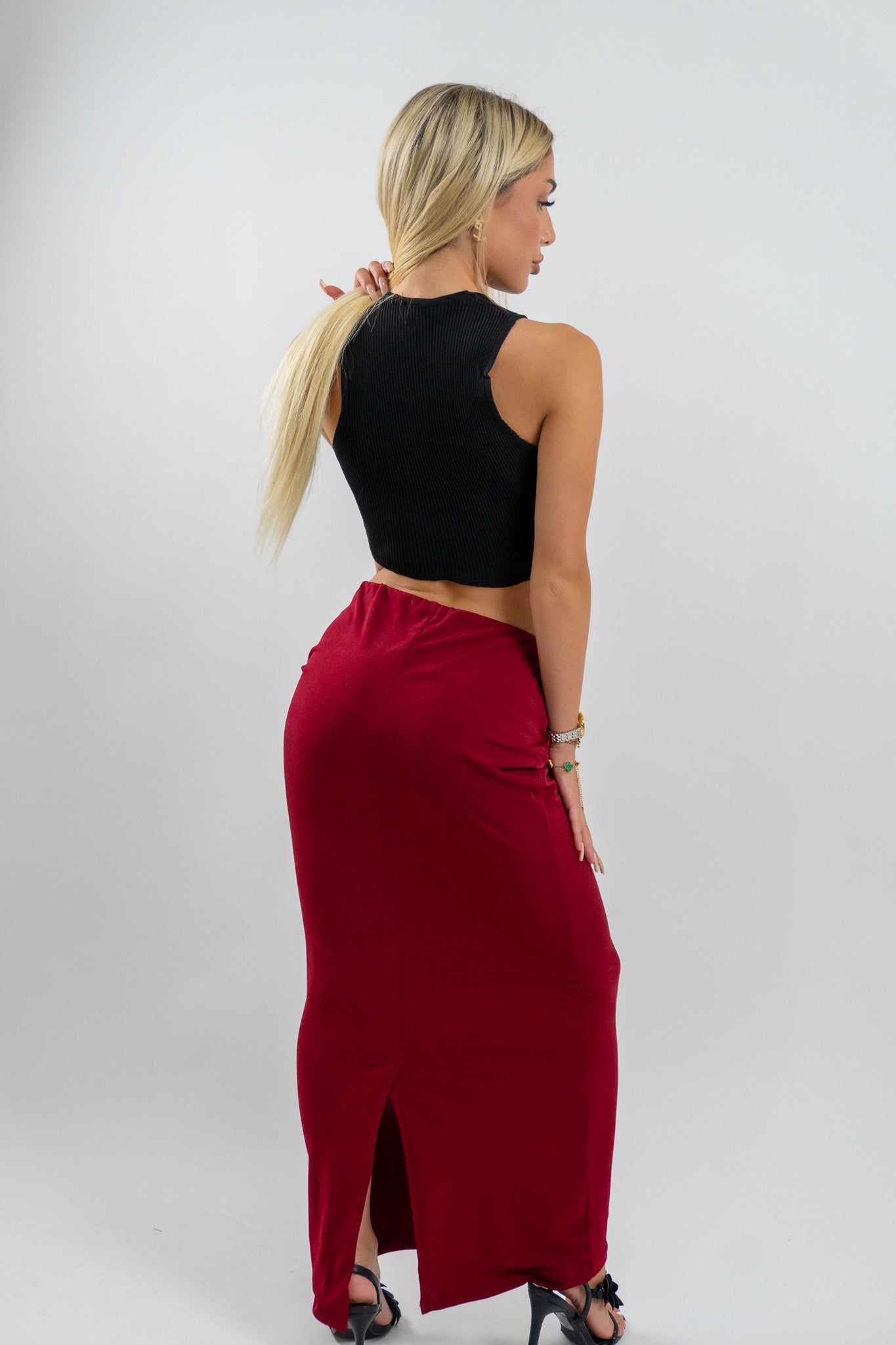 Πίσω όψη του Abyss Black crop top με φαρδιά αμάνικα και μοντέρνο κόψιμο. Ιδανικό για καθημερινές εμφανίσεις ή βραδινές εξορμήσεις με στυλ.