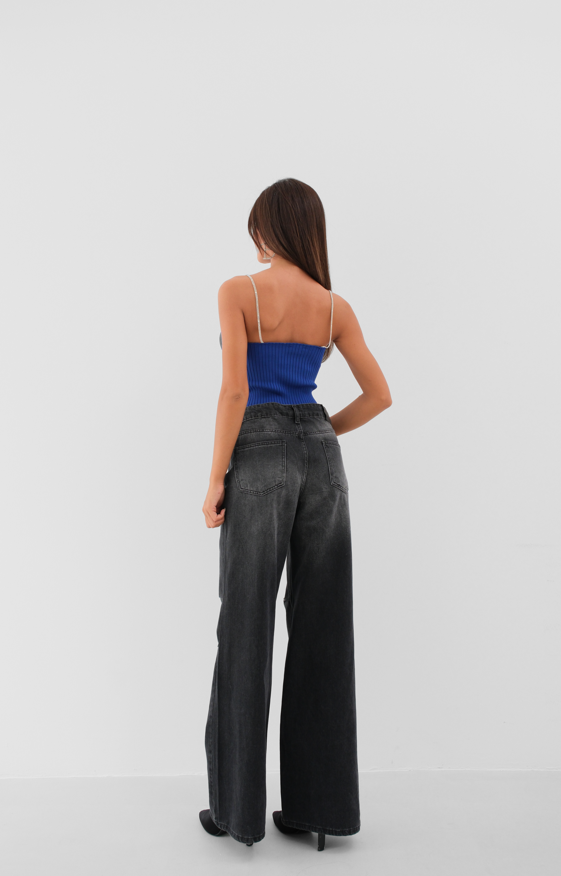 Arenia – Rib Τοπ με Λαμπερές Τιράντες & Καρδιά Ντεκολτέ | Refined Clothing