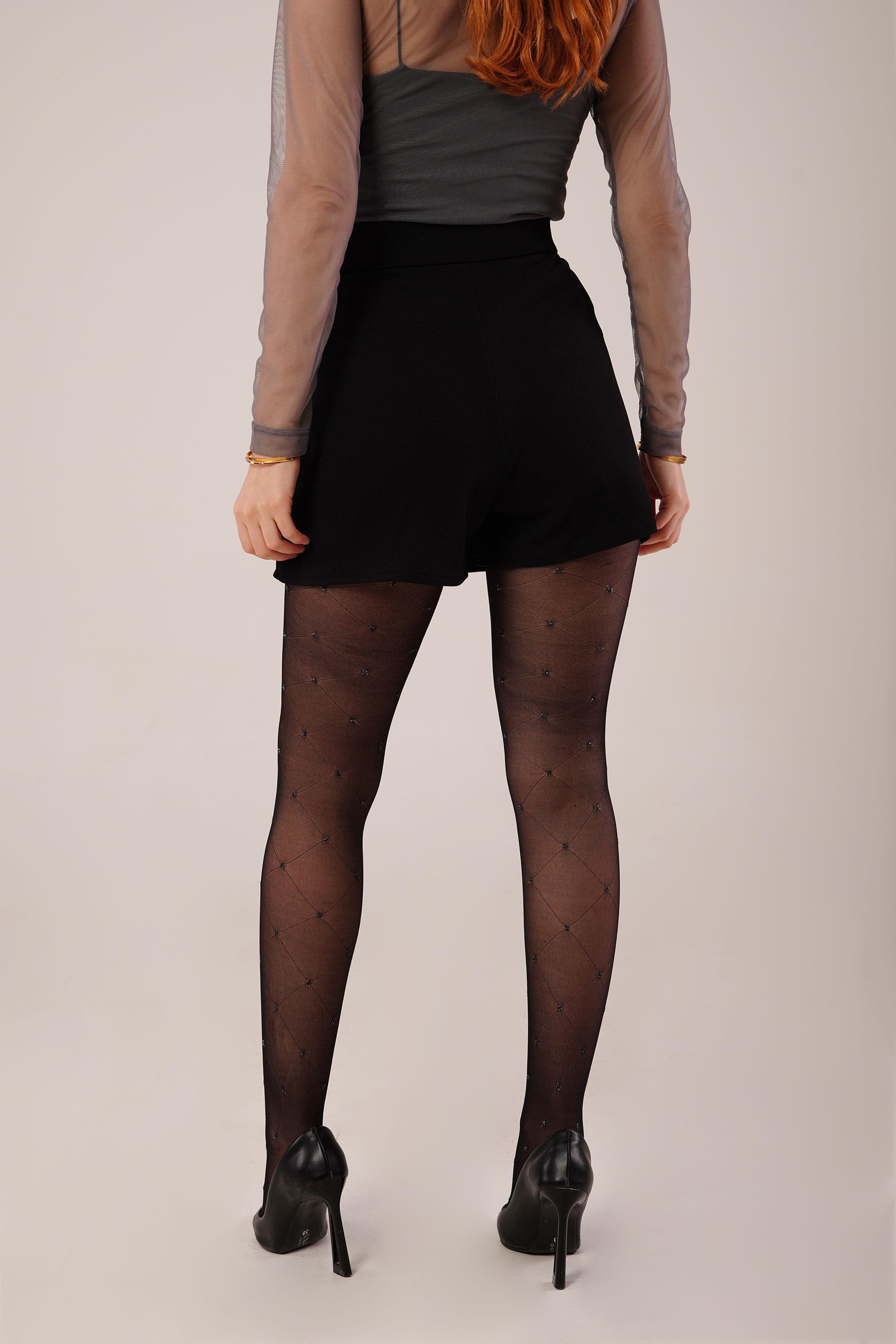 Elegant – Μαύρο Μίνι Σκορτ με Κομψά Ανοίγματα | Refined Clothing