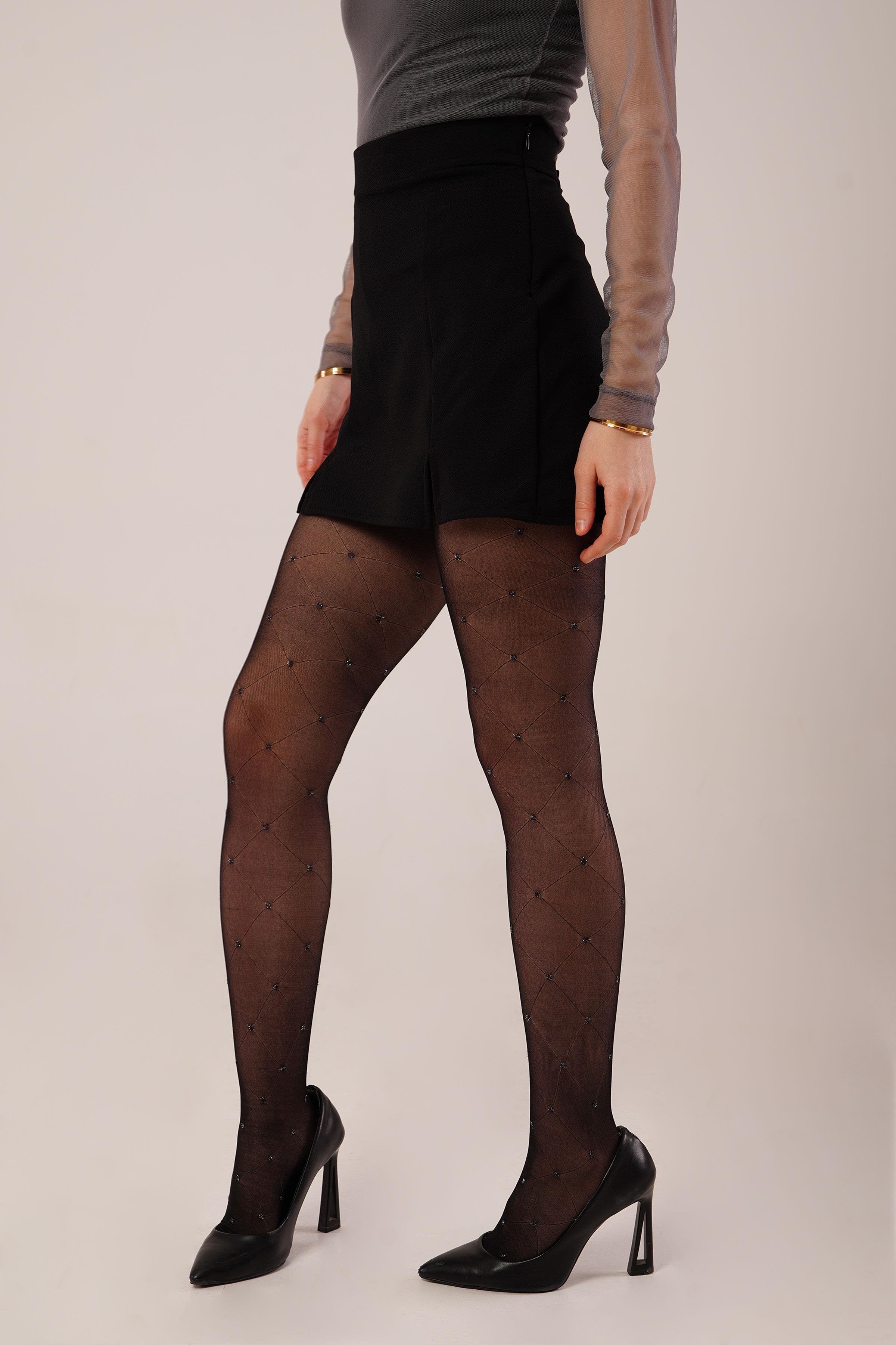 Elegant – Μαύρο Μίνι Σκορτ με Κομψά Ανοίγματα | Refined Clothing