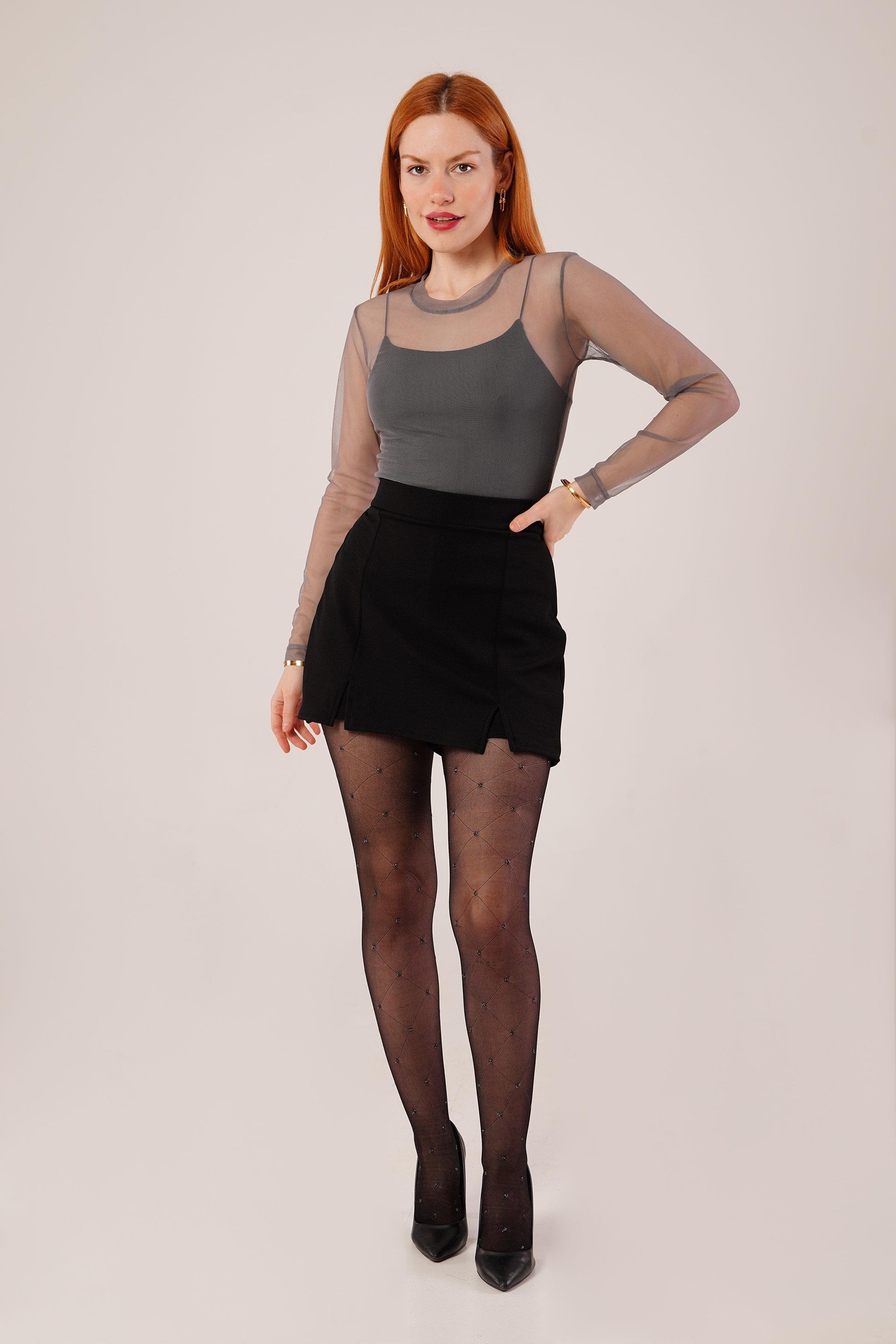 Elegant – Μαύρο Μίνι Σκορτ με Κομψά Ανοίγματα | Refined Clothing