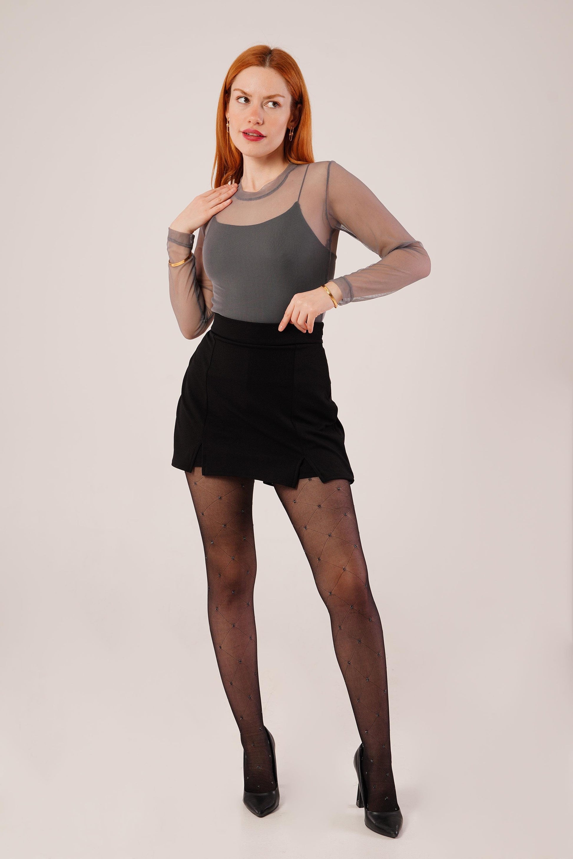 Elegant – Μαύρο Μίνι Σκορτ με Κομψά Ανοίγματα | Refined Clothing