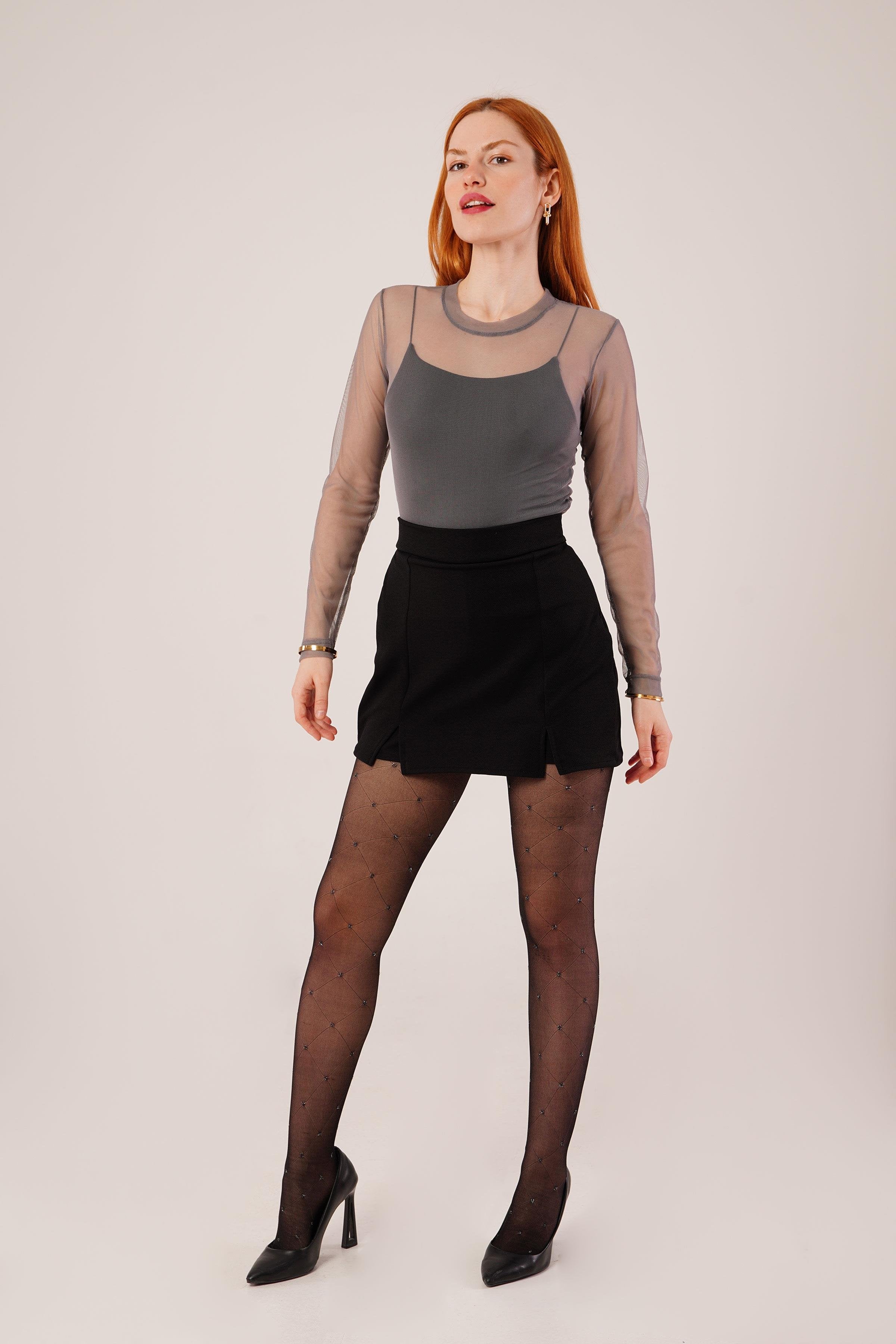 Elegant – Μαύρο Μίνι Σκορτ με Κομψά Ανοίγματα | Refined Clothing