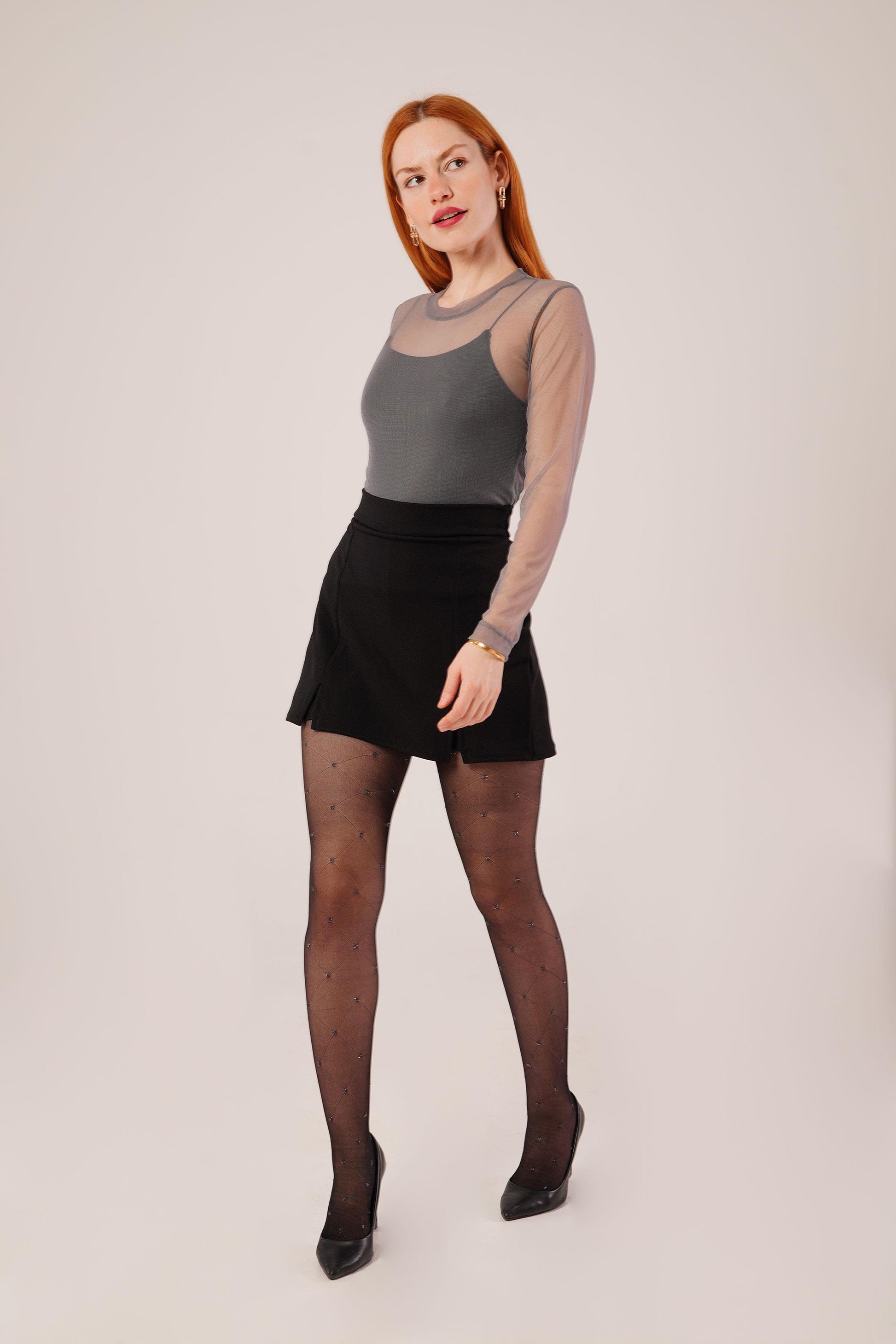 Elegant – Μαύρο Μίνι Σκορτ με Κομψά Ανοίγματα | Refined Clothing