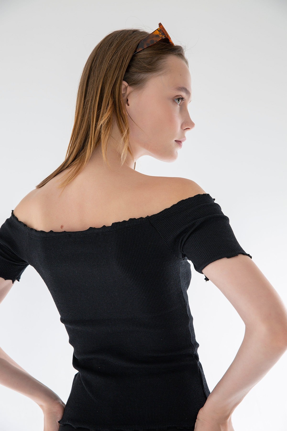 Maerina – Rib Off Shoulder Τοπ με Κυματιστές Άκρες | Refined Clothing