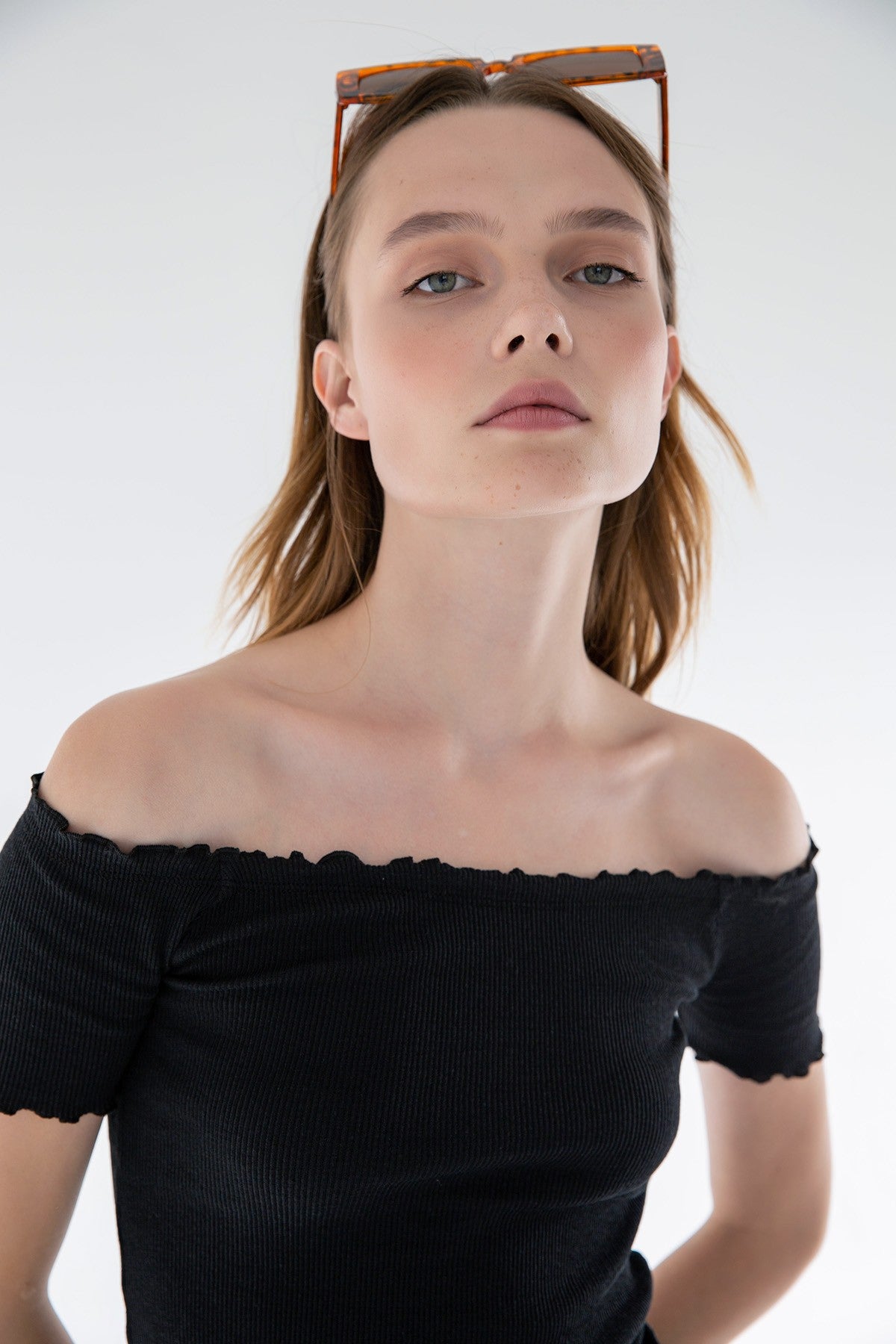 Maerina – Rib Off Shoulder Τοπ με Κυματιστές Άκρες | Refined Clothing