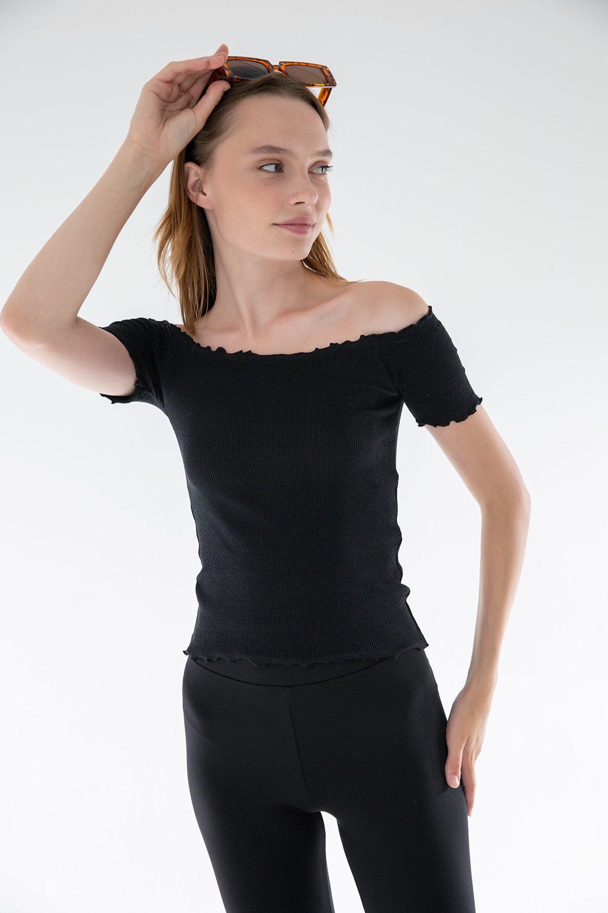 Maerina – Rib Off Shoulder Τοπ με Κυματιστές Άκρες | Refined Clothing