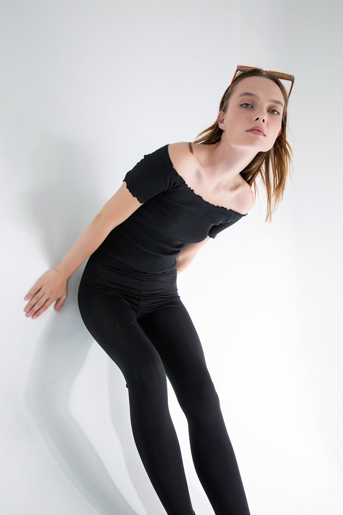 Maerina – Rib Off Shoulder Τοπ με Κυματιστές Άκρες | Refined Clothing