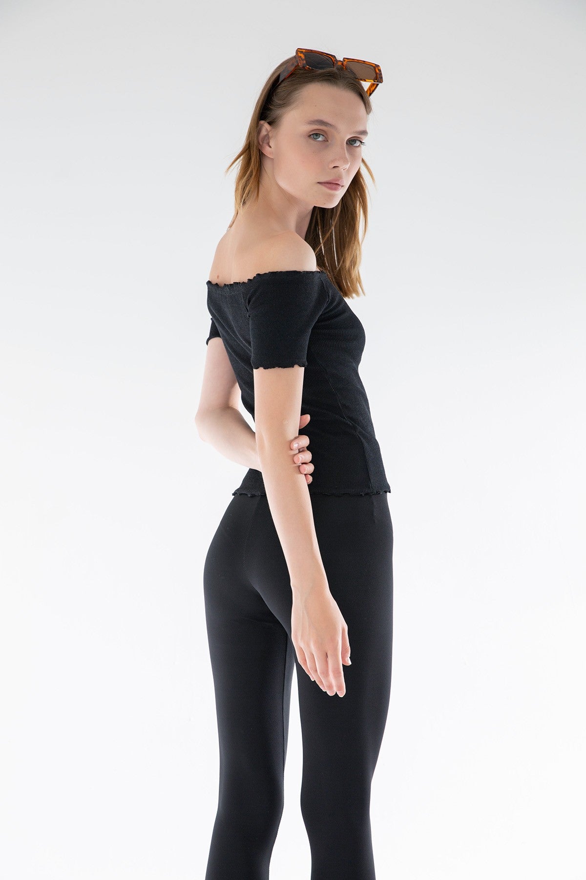 Maerina – Rib Off Shoulder Τοπ με Κυματιστές Άκρες | Refined Clothing