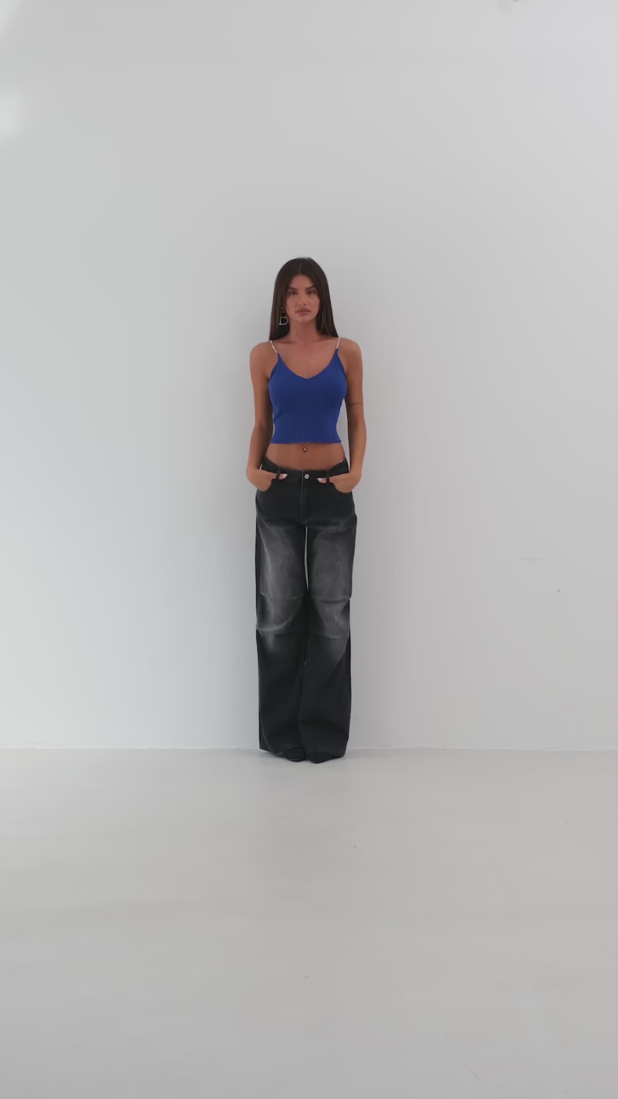 Arenia – Rib Τοπ με Λαμπερές Τιράντες & Καρδιά Ντεκολτέ | Refined Clothing