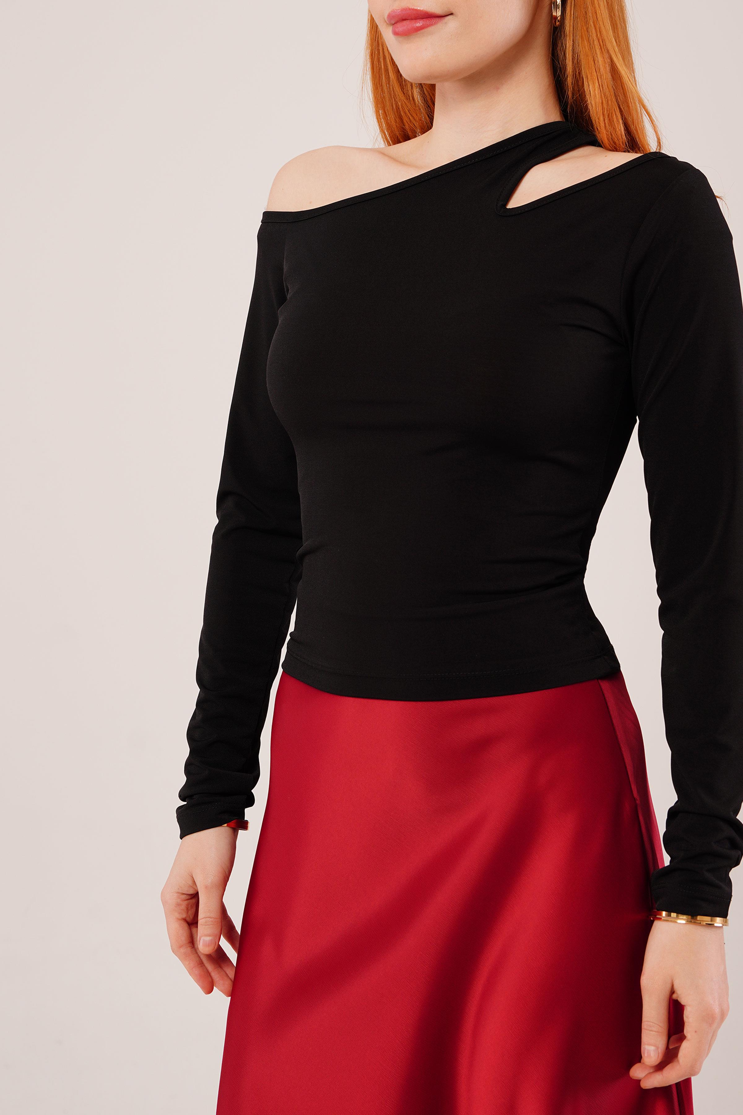 Aurelia – Μαύρη Μπλούζα με Cut-out Ώμο