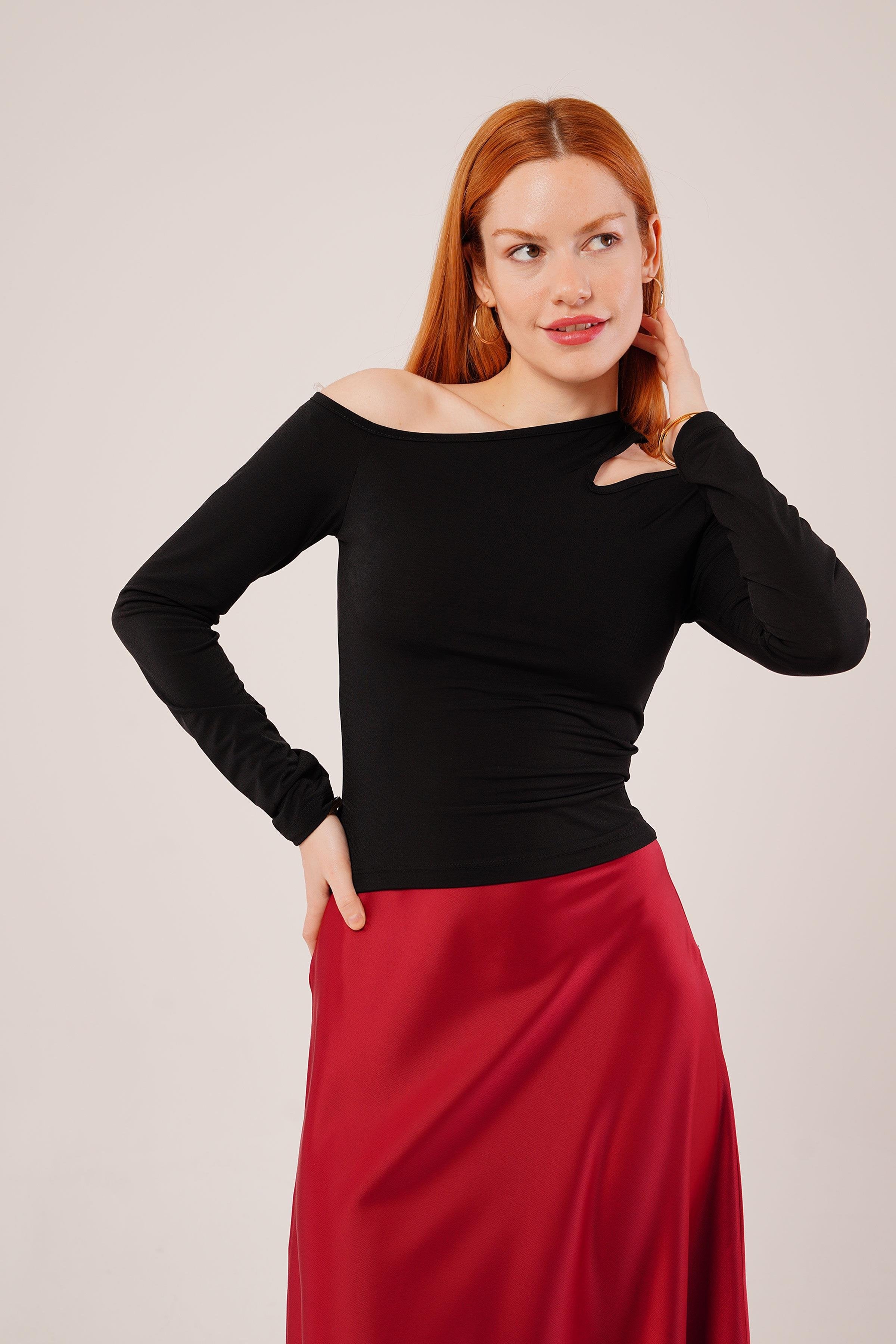 Aurelia – Μαύρη Μπλούζα με Cut-out Ώμο