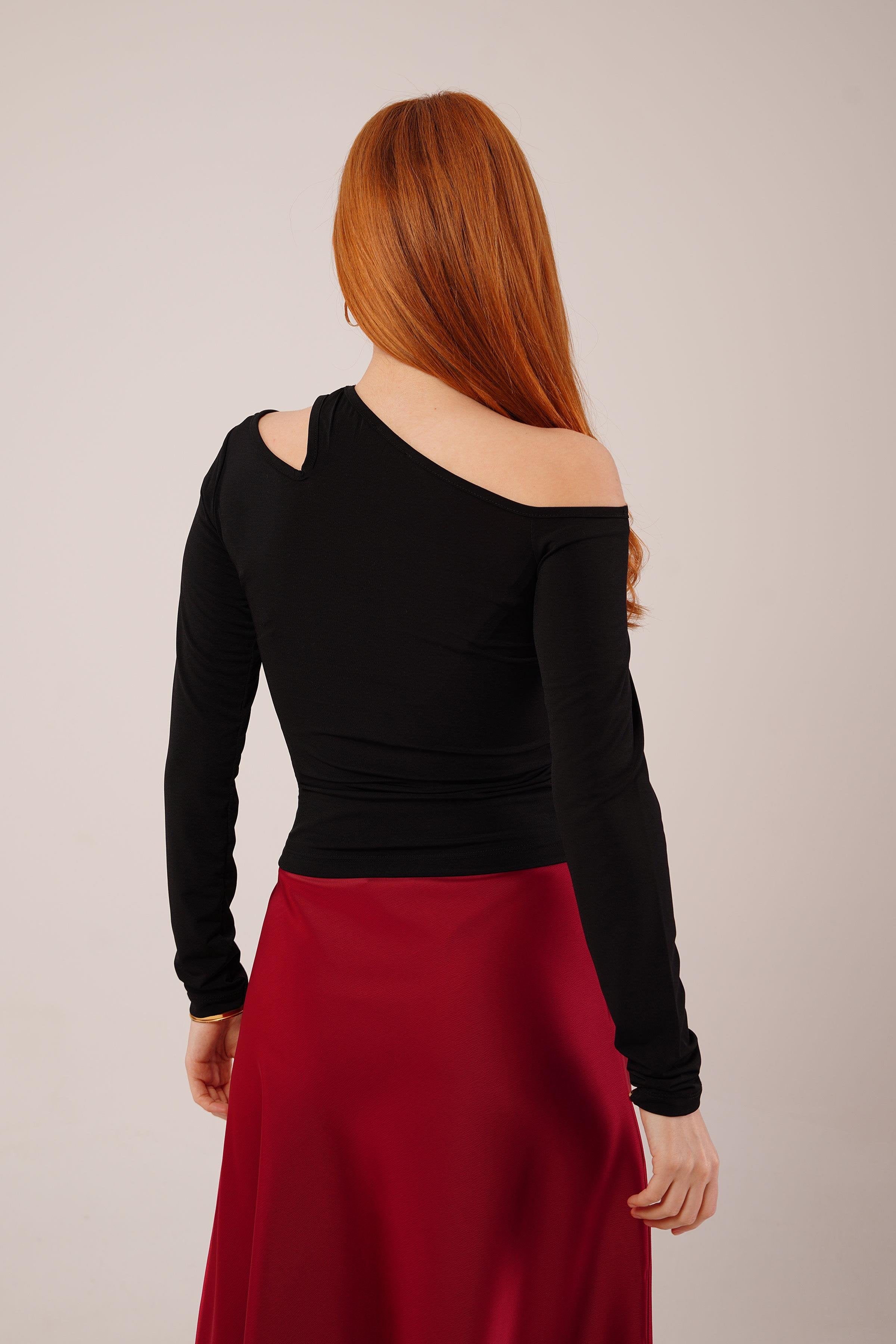 Aurelia – Μαύρη Μπλούζα με Cut-out Ώμο