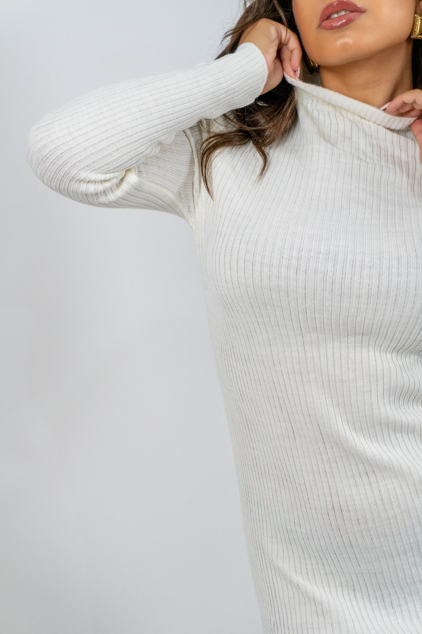 Lunaria – Λευκό Midi Φόρεμα με Ψηλό Λαιμό