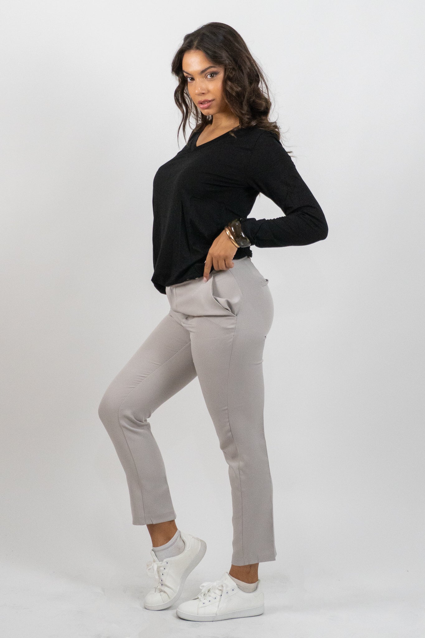 Meloria – Μαύρη Μπλούζα με V Λαιμόκοψη