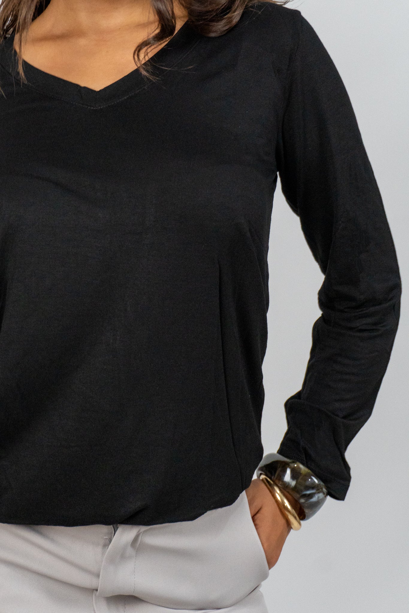 Meloria – Μαύρη Μπλούζα με V Λαιμόκοψη