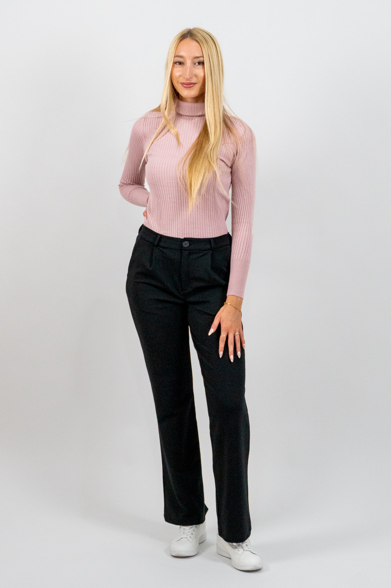 Rosavia – Ριπ Πουλόβερ με Ζιβάγκο