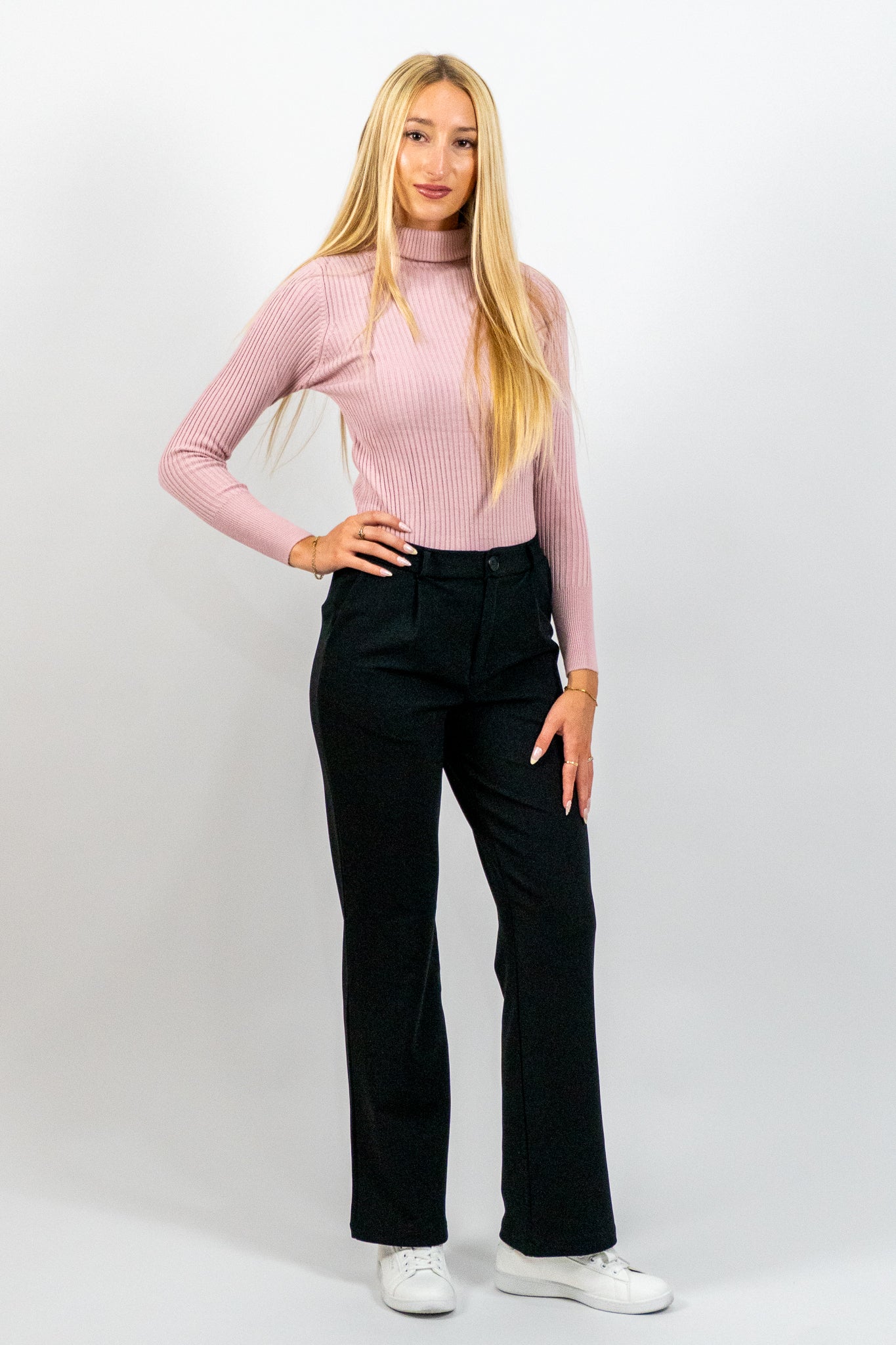 Rosavia – Ριπ Πουλόβερ με Ζιβάγκο