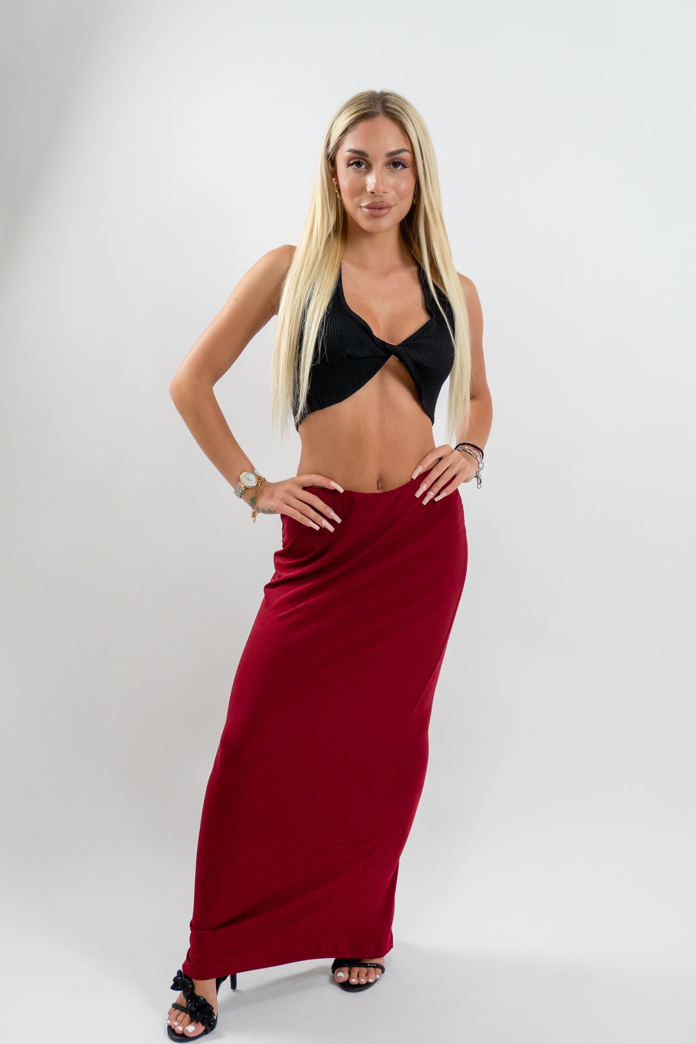 Το Abyss Black crop top αποπνέει αυτοπεποίθηση, συνδυάζοντας κομψότητα και τόλμη. Ιδανικό για clubbing ή stylish εμφανίσεις σε νησιώτικα βράδια.