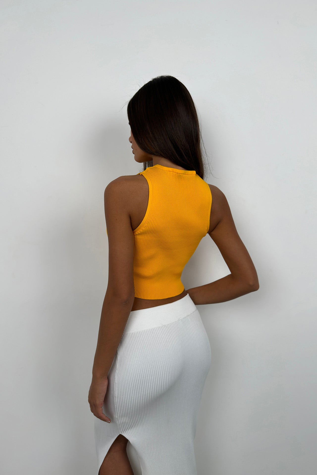 Caelia – Κίτρινο Rib Τοπ με Στρας Κορδόνι | Refined Clothing