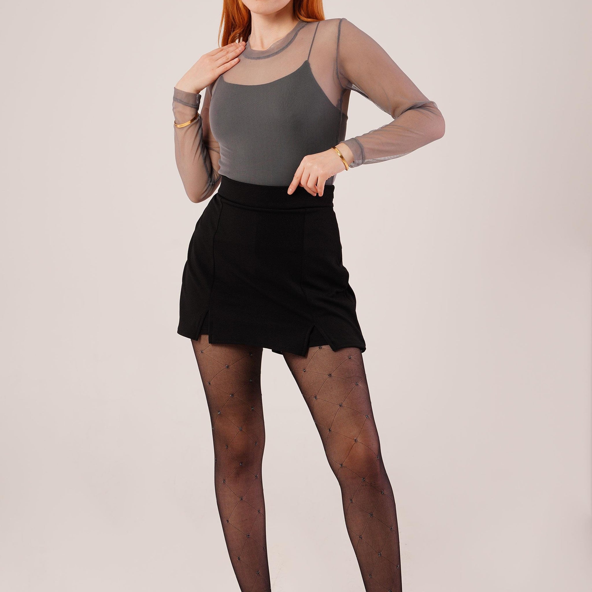 Elegant – Μαύρο Μίνι Σκορτ με Κομψά Ανοίγματα | Refined Clothing