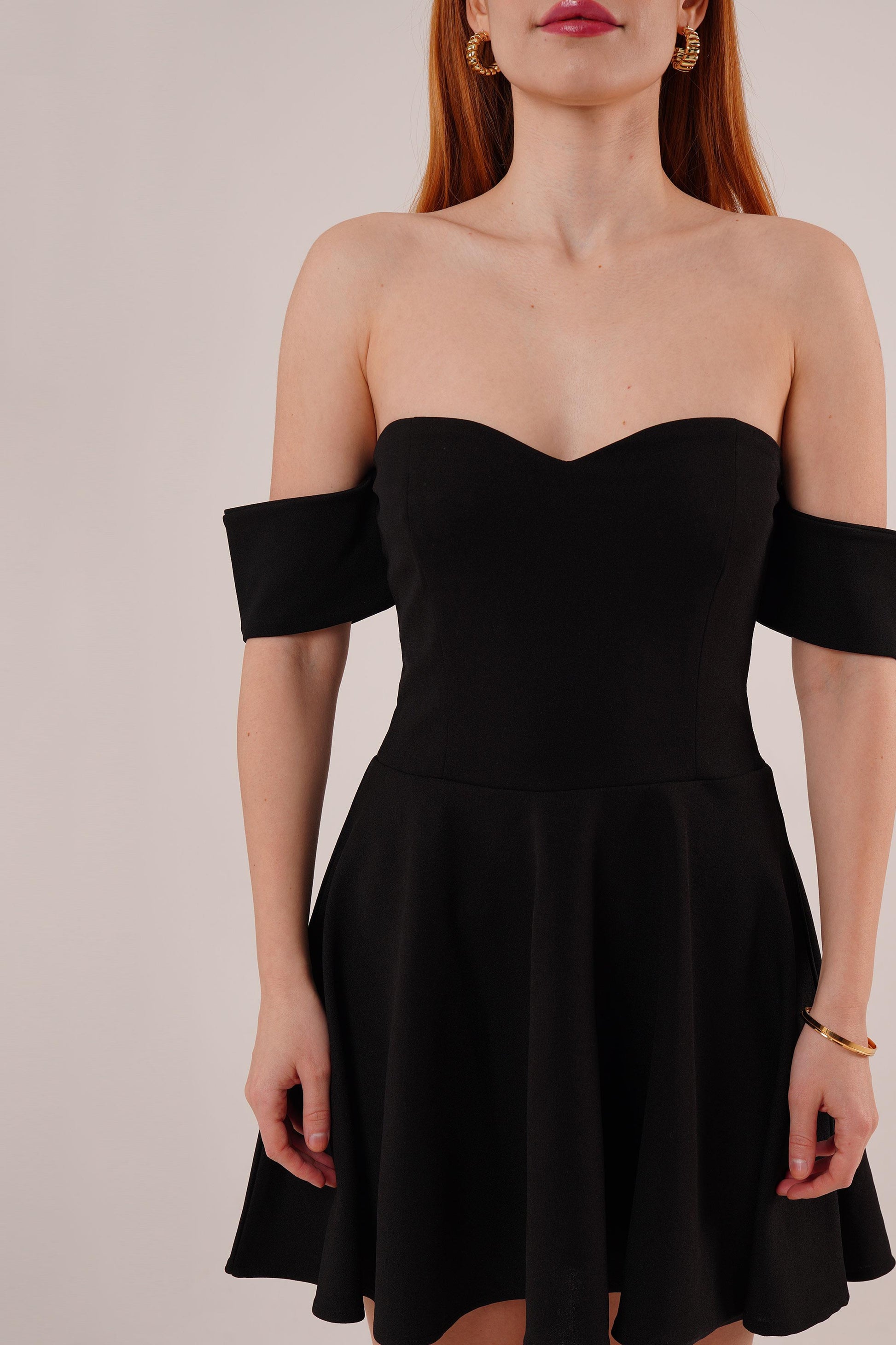 Selvanea – Off Shoulder Μίνι Φόρεμα | Refined Clothing