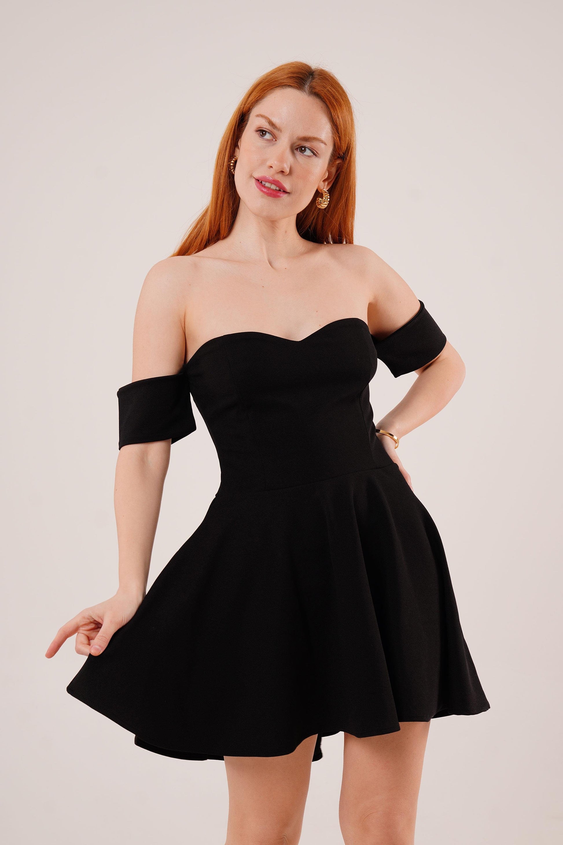 Selvanea – Off Shoulder Μίνι Φόρεμα | Refined Clothing